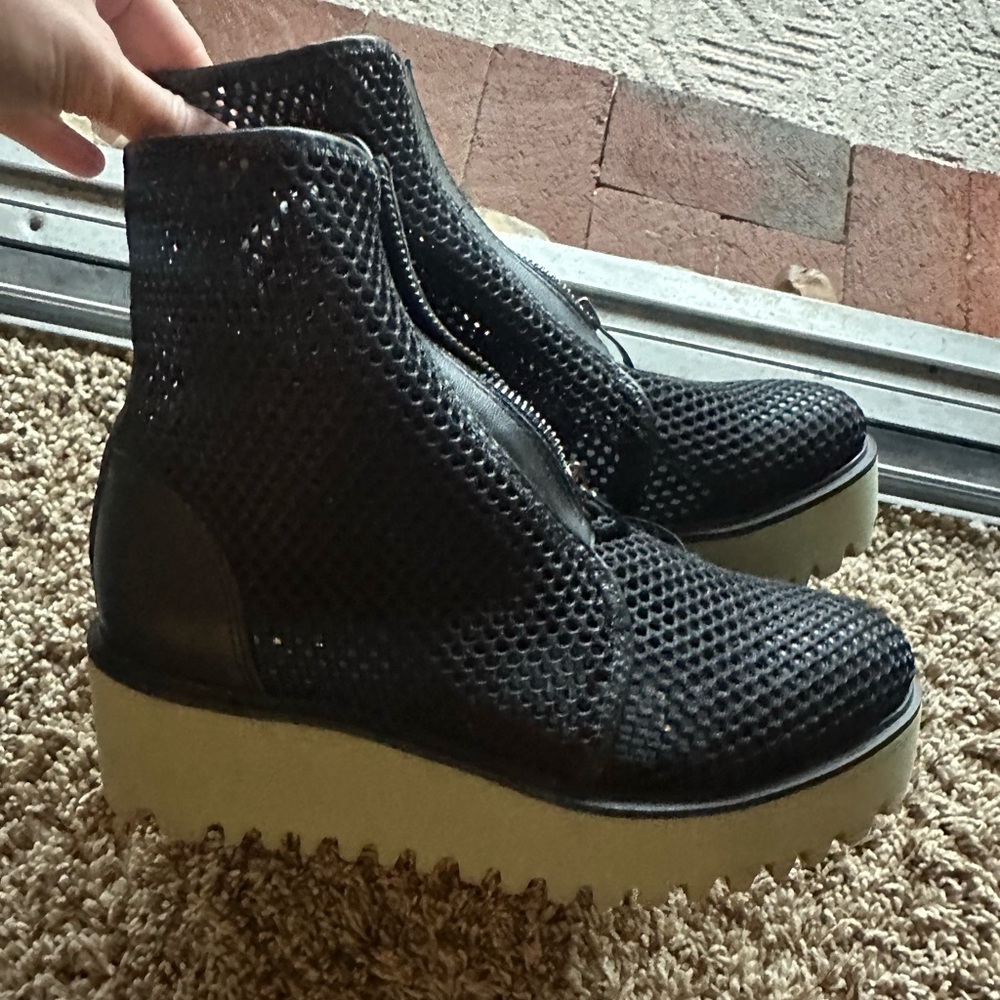 ALL. BLACK Amazing Flatform Bootie. Black. Size 38.